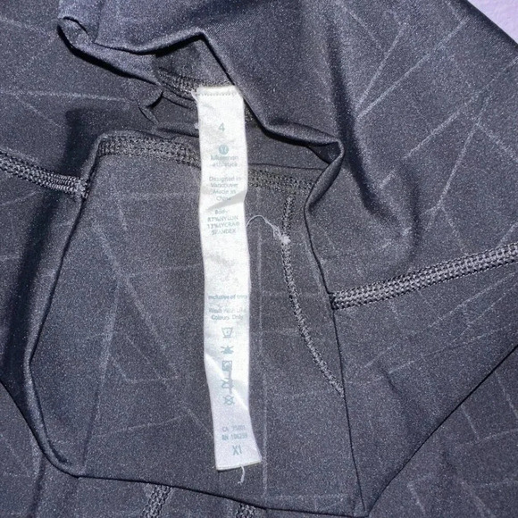 Lululemon Leggings Black on Black Geometric Print Women's Sz 4 Low Rise - Picture 3 of 7